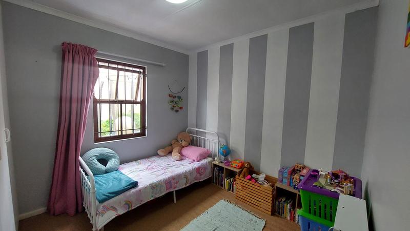 To Let 2 Bedroom Property for Rent in Oakglen Western Cape